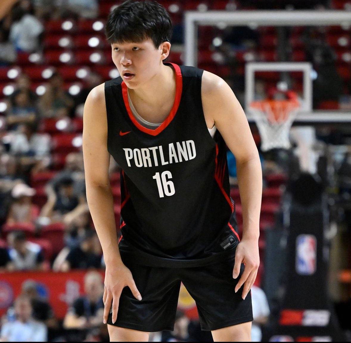 杨瀚森顶住鹈鹕双塔冲击 奉上夏联含金量最高一战？