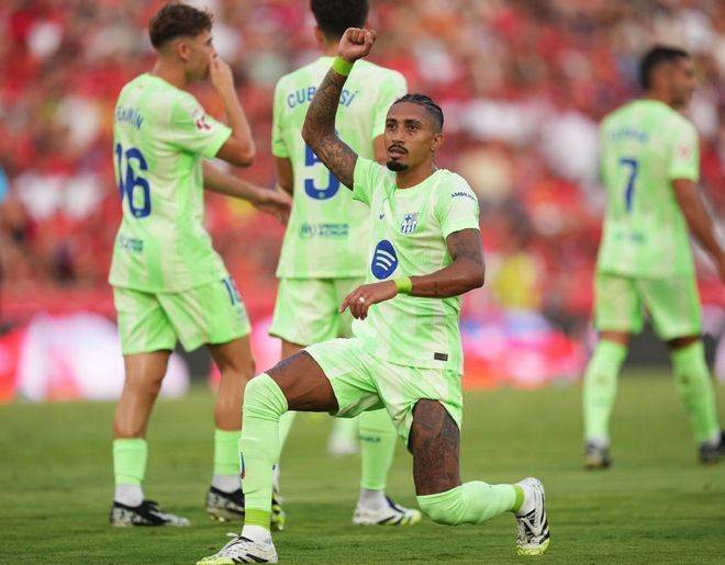 2亿超巨传射，曼联太子哑火！巴萨3-0九人马洛卡，夺赛季开门红